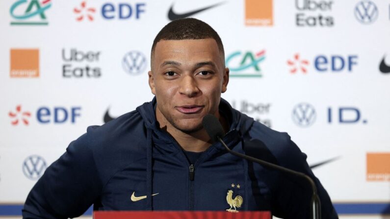 Kylian Mbappé face aux médias lors d'une conférence de presse, le 17 novembre 2023, à la veille du match de qualification pour le groupe B de l'UEFA Euro 2024 entre la France et Gibraltar. (Photo : FRANCK FIFE/AFP via Getty Images)