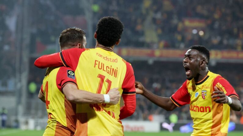 Dans les derniers instants du match, Lens a arraché la victoire au Stade Bollaert contre Marseille (1-0) dimanche lors de la douzième journée de Ligue 1. (Photo : FRANCOIS LO PRESTI/AFP via Getty Images)