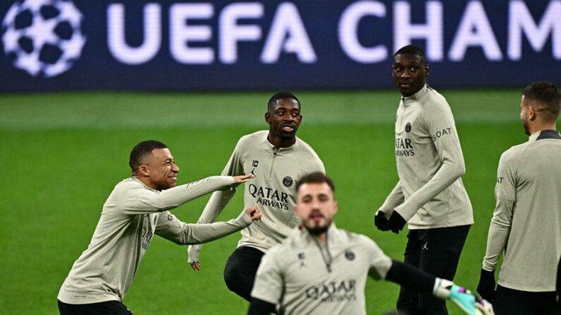 Randal Kolo Muani (à.d), Kylian Mbappé (à.g), Ousmane Dembele (au.c) à l'entraînement avant le match entre l'AC Milan et le Paris Saint-Germain au stade San Siro de Milan. (Photo : GABRIEL BOUYS/AFP via Getty Images)