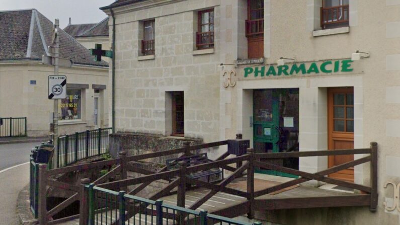 Ne trouvant pas de repreneur, la pharmacienne du centre-bourg des Hermites (Indre-et-Loire) a décidé de la mettre en vente pour un euro symbolique. (Capture d'écran/Google Maps)