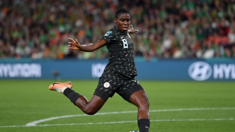 L'attaquante nigériane Asisat Oshoala, a été élue lundi meilleure joueuse africaine de l'année 2023, lors d'une  cérémonie organisée par la Confédération africaine de football à Marrakech au Maroc. (Photo : Justin Setterfield/Getty Images)