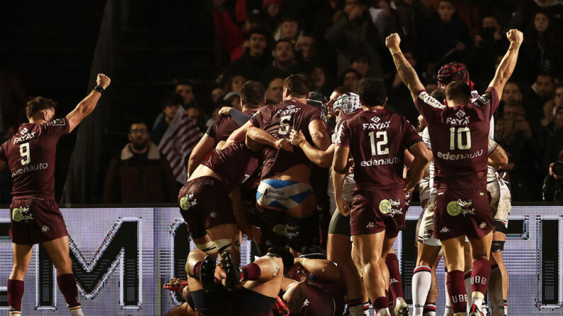 Bordeaux-Bègles et sa force de frappe, ont remis le couvert en Top 14 face à Lyon, qui a craqué après la sortie sur carton rouge de Romain Taofifenua (46-10). (Photo : ROMAIN PERROCHEAU/AFP via Getty Images)