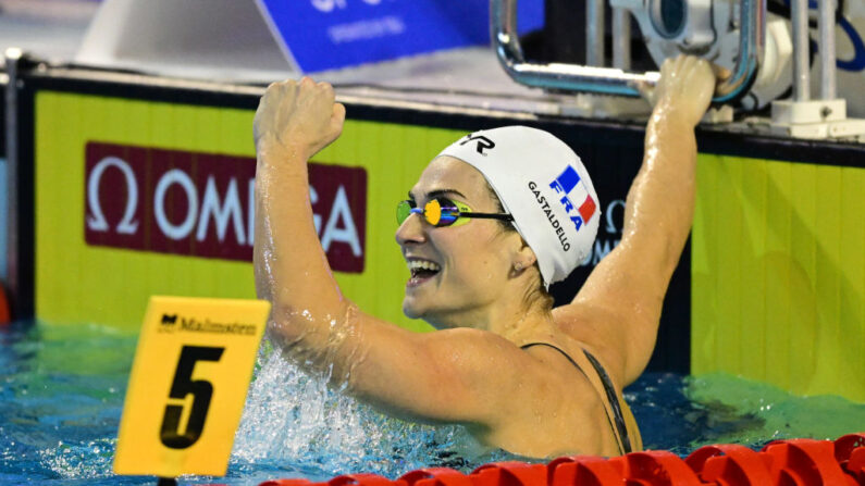 Béryl Gastaldello a décroché la couronne du 100 m nage libre, aux Championnats d'Europe de natation en petit bassin, vendredi à Otopeni (Roumanie). (Photo : DANIEL MIHAILESCU/AFP via Getty Images)