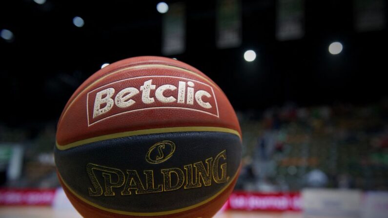 Bourg-en-Bresse a pris provisoirement la deuxième place du championnat Elite de basket-ball en s'imposant largement face à Saint-Quentin, jeudi lors de la 18e journée. (Photo : GUILLAUME SOUVANT/AFP via Getty Images)