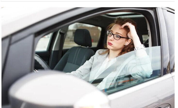 Lorsque vous êtes pris dans un embouteillage, essayez de prendre la situation avec humour. (BalanceFormCreative/Shutterstock)