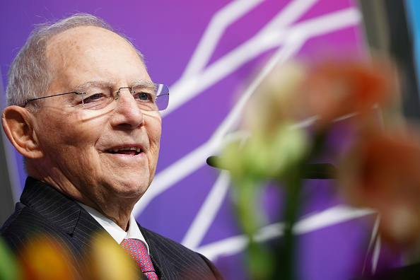 L'ancien président du Bundestag, Wolfgang Schaeuble, s'exprime lors d'un événement festif à l'occasion du 50e anniversaire de Wolfgang Schäuble au Parlement, le 16 janvier 2023 à Berlin, en Allemagne. (Photo Clemens Bilan - Pool/Getty Images)