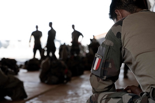 Des soldats français du 2e Régiment Étranger de Parachutistes (2eREP) à Niamey, le 14 mai 2023. (Photo ALAIN JOCARD/AFP via Getty Images)