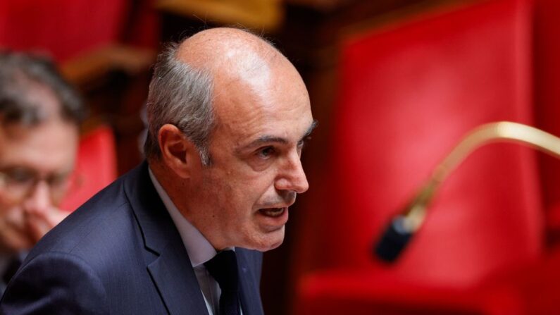 Le président du groupe parlementaire Les Républicains (LR) Olivier Marleix, lors d'une séance de questions au gouvernement à l'Assemblée nationale à Paris le 27 juin 2023.(Photo GEOFFROY VAN DER HASSELT/AFP via Getty Images)