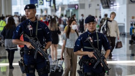 La police de Hong Kong offre des récompenses pour l’arrestation de cinq militants