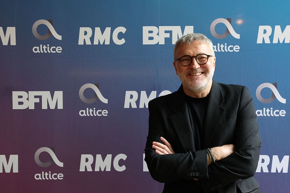 L'animateur et journaliste de BFM TV Laurent Ruquier pose lors d'un photocall avant une conférence de presse de rentrée à Paris, le 31 août 2023. (Photo EMMANUEL DUNAND/AFP via Getty Images)