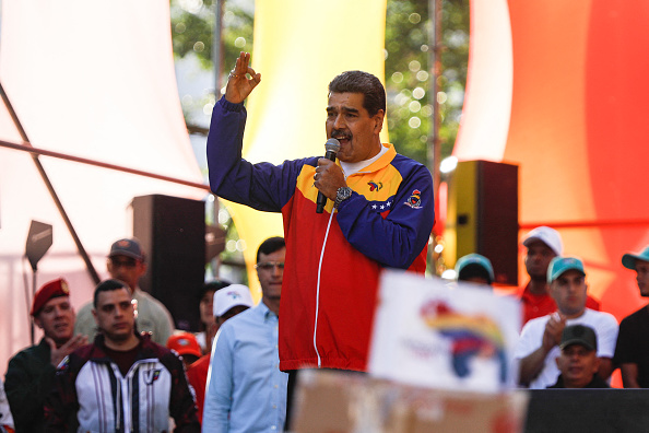 Le président vénézuélien Nicolas Maduro s'exprime lors de la campagne de clôture du référendum pour la défense du territoire de l'Essequibo à Caracas, le 1er décembre 2023. (Photo : PEDRO RANCES MATTEY/AFP via Getty Images)