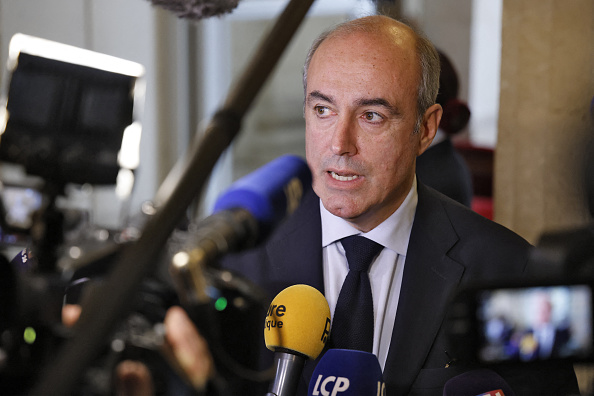 Le chef du groupe LR à l'Assemblée nationale Olivier Marleix en marge d'un débat sur le projet de loi de maîtrise de l'immigration à l'Assemblée, le 19 décembre 2023. (Photo LUDOVIC MARIN/AFP via Getty Images)