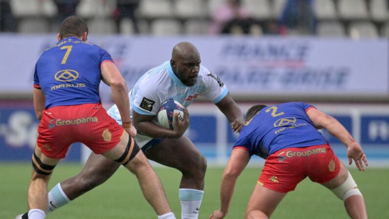 Le troisième ligne français Jordan Joseph (au.c) a prolongé de trois saisons son contrat avec le Racing 92, a annoncé lundi le club leader de Top 14. (Photo : MIGUEL MEDINA/AFP via Getty Images)