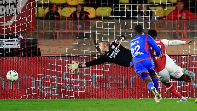 Lyon a poursuivi son redressement avec une victoire arrachée sur un contre en fin de match à Monaco (1-0), vendredi lors de 16e journée de Ligue 1. (Photo : VALERY HACHE/AFP via Getty Images)