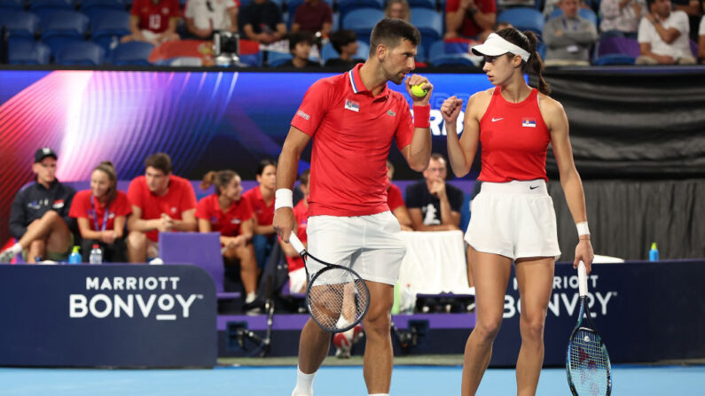 Novak Djokovic n'a pas traîné lors de l'entrée en lice de la Serbie dans la United Cup, balayant 6-3, 6-2 le Chinois Zhang Zhizhen (58e), dimanche à Perth, lors de la 3e journée. (Photo : Paul Kane/Getty Images)