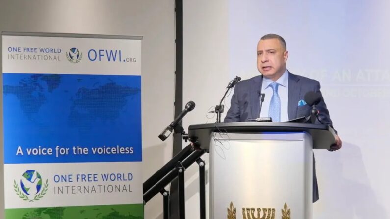 Majed El Shafie, président du groupe de défense des droits de l'homme One Free World International (OWFI), s'exprime lors d'une conférence de presse à Toronto le 28 novembre 2023. OFWI a publié un rapport sur l'attaque du Hamas contre Israël le 7 octobre 2023. (Arek Rusek/NTD)