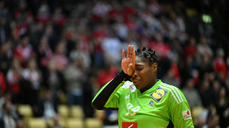 Après avoir eu un temps de jeu limité depuis une semaine, la gardienne Hatadou Sako a fait une entrée décisive contre la Norvège. (Photo : JONATHAN NACKSTRAND/AFP via Getty Images)