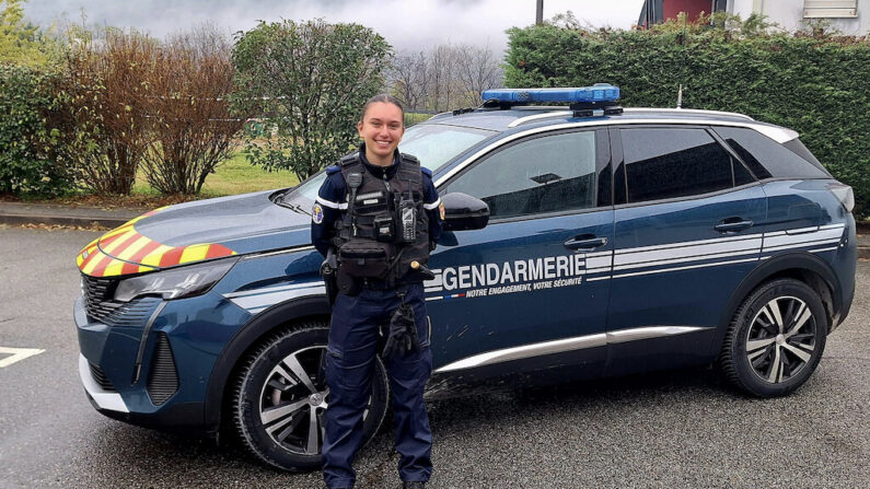 La jeune gendarme Maëlys est intervenue au domicile d'un particulier avec deux autres jeunes collègues pour prodiguer les premiers secours à un nourrisson inanimé. (photo gendarmerie de l'Isère)