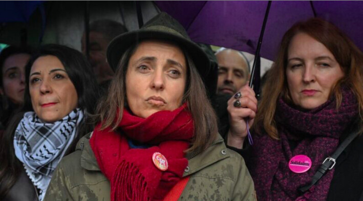 La secrétaire générale du syndicat français CGT Sophie Binet (C), à Paris, le 18 novembre 2023. (Photo: BERTRAND GUAY/AFP via Getty Images)