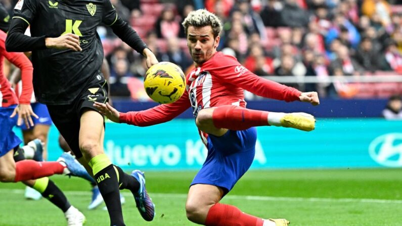 Le "Petit Prince" couronné Roi: l'attaquant français Antoine Griezmann est entré définitivement au panthéon du football espagnol mercredi en devenant le meilleur buteur de l'histoire de l'Atlético Madrid. (Photo : JAVIER SORIANO/AFP via Getty Images)