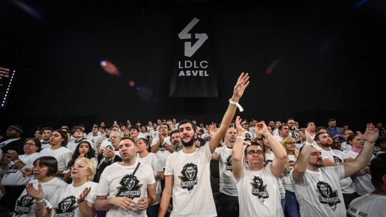 Villeurbanne s'est imposé 100-91 aux dépens de l'Etoile rouge de Belgrade mardi soir à domicile pour la première de son nouvel entraîneur Pierric Poupet. (Photo : OLIVIER CHASSIGNOLE/AFP via Getty Images)