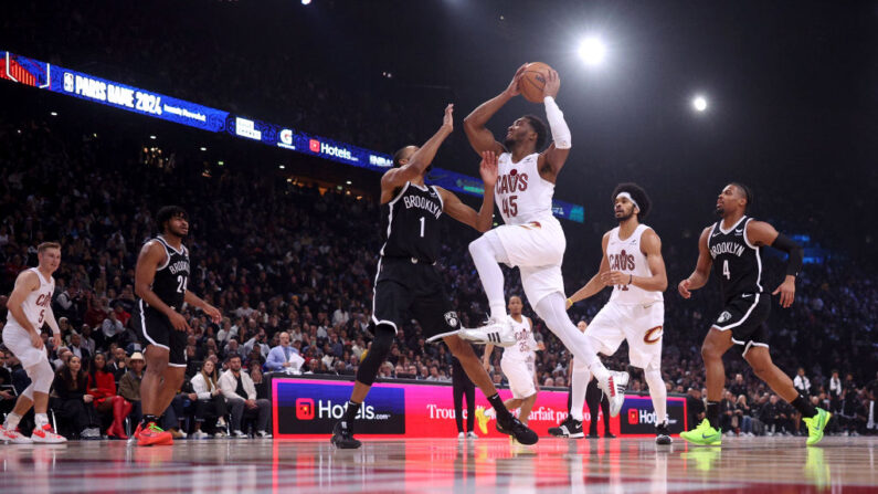 Cleveland, porté par Donovan Mitchell intenable, s'est adjugé face à Brooklyn (111-102) le troisième match de saison régulière NBA délocalisé à Paris. (Photo : Dean Mouhtaropoulos/Getty Images)