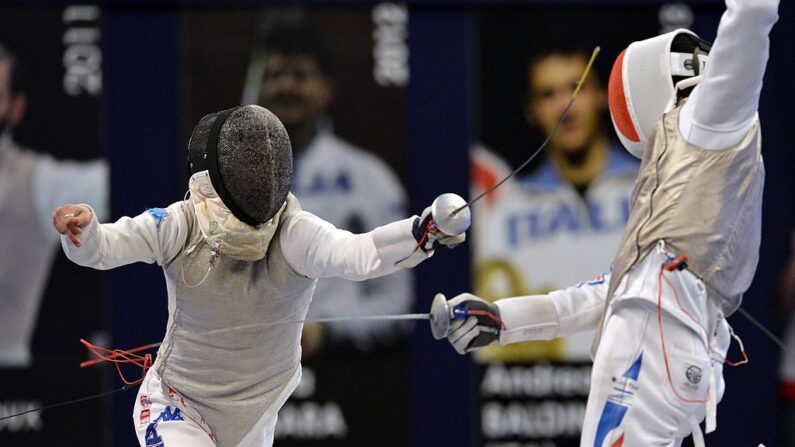 Illustration. 
L'équipe de France masculine de fleuret a remporté la médaille de bronze du Challenge International de Paris, dimanche, après avoir battu les Italiens (45-32) lors du match pour la troisième place.       (Photo : MIGUEL MEDINA/AFP via Getty Images)