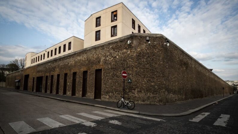 Vue de la prison de la Santé à Paris, le 19 mars 2020. (Crédit photo JOEL SAGET/AFP via Getty Images)