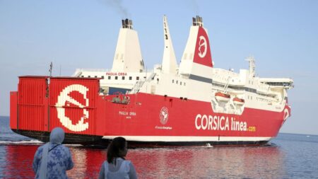 Saleté, incivisme, trafic : immersion à bord du ferry Marseille-Alger