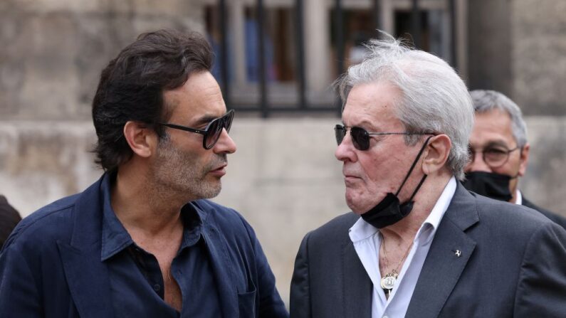 Anthony Delon et Alain Delon, le 6 septembre 2021. (Photo: THOMAS COEX/AFP via Getty Images)