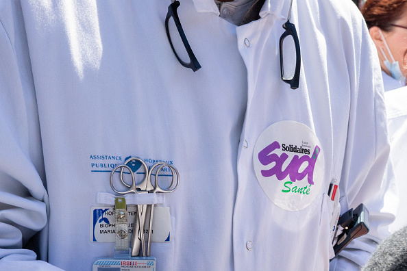 « Ce n'est que de la “com”. Ce qu'on veut, c'est du dialogue social, le détail des investissements, une feuille de route claire », a déclaré Jean-François Cibien, président de la coalition Action praticiens hôpital. (Photo AFP via Getty Images)