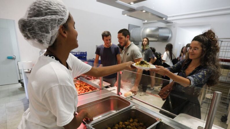 Restaurant universitaire de l'université de Corte, en Corse, le 9 septembre 2022. (Crédit photo PASCAL POCHARD-CASABIANCA/AFP via Getty Images)