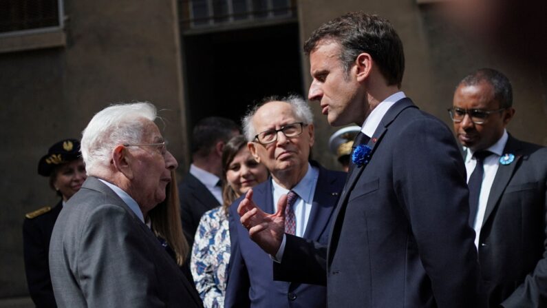 Claude Bloch  sur le site de l'ancienne "Baraque aux Juifs" de la prison de Montluc, près de Lyon, le 8 mai 2023 (LAURENT CIPRIANI/POOL/AFP via Getty Images)