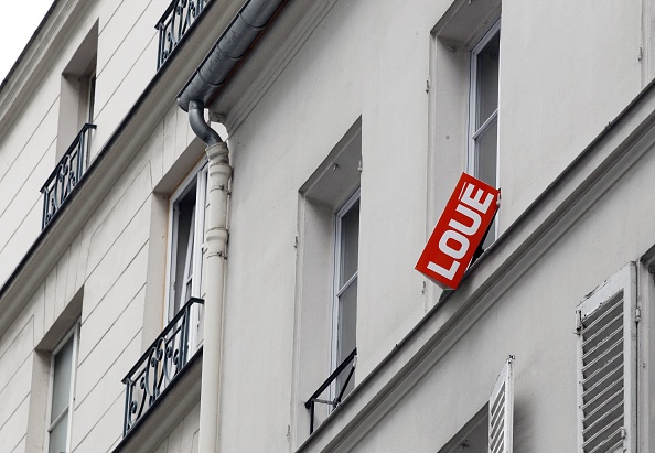 Selon le dernier état des lieux du marché locatif privé de l'Observatoire Clameur, les loyers des appartements et des maisons ont augmenté "légèrement" depuis 2021, mais moins que l'inflation. (THOMAS SAMSON/AFP via Getty Images)