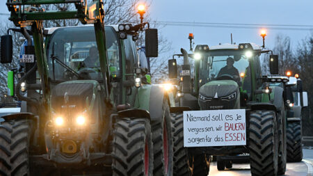 Allemagne: les agriculteurs en colère perturbent le trafic routier