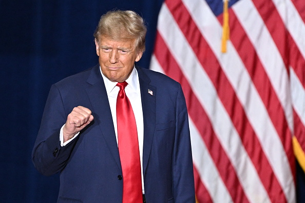 L'ex-président américain et candidat républicain à l'élection présidentielle Donald Trump lors des caucus présidentiels républicains de l'Iowa 2024 à Des Moines, Iowa, le 15 janvier 2024. (Photo JIM WATSON/AFP via Getty Images)