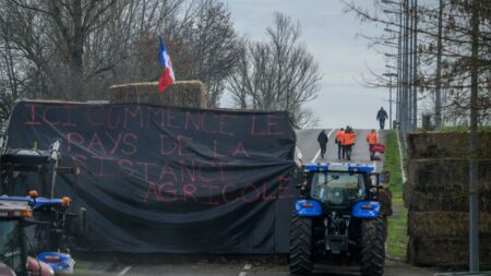 Mobilisation des agriculteurs: une agricultrice décédée, son mari et sa fille gravement blessés sur un barrage routier