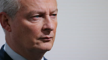 Avec un déficit « significativement » au-delà de l’objectif prévu, Bruno Le Maire actionne le « frein d’urgence »