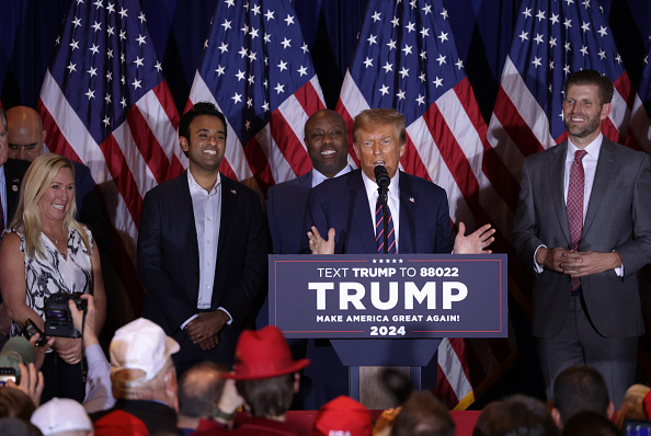 Le candidat républicain à l'élection présidentielle et ex-président des États-Unis Donald Trump lors de son rassemblement de la nuit des primaires au Sheraton, le 23 janvier 2024 à Nashua, dans le New Hampshire. (Photo Alex Wong/Getty Images)