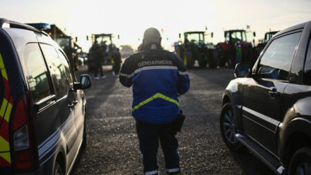 15.000 policiers et gendarmes mobilisés, les tracteurs en route pour le « siège de la capitale »