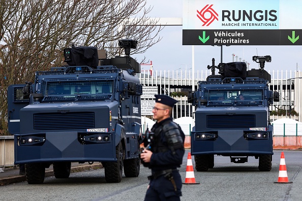 91 agriculteurs ont été interpellés ce mercredi 31 janvier 2024 au marché de Rungis (Val-de-Marne). (EMMANUEL DUNAND/AFP via Getty Images)