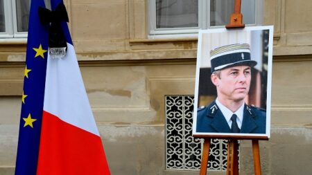 « J’ai une dette envers lui »: le témoignage bouleversant de la caissière sauvée par Arnaud Beltrame à Trèbes