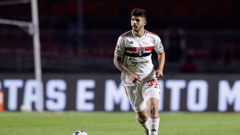 Le défenseur central brésilien Lucas Beraldo a signé lundi au Paris Saint-Germain jusqu'en 2028, a annoncé le club. (Photo : Alexandre Schneider/Getty Images)