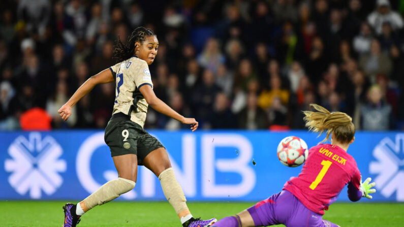 Le PSG féminin bat l'Ajax Amsterdam (3-1) lors de la 5e journée de phase de poules grâce à un doublé de sa vedette Marie-Antoinette Katoto. (Photo : Franco Arland/Getty Images)