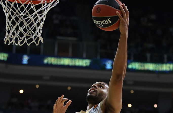 L'AS Monaco s'est imposé vendredi dans la salle de l'Efes Istanbul (80-78), un succès qui la rapproche du haut du classement de l'Euroligue de basket. (Photo : ALTAN GOCHER/Middle East Images/AFP via Getty Images)