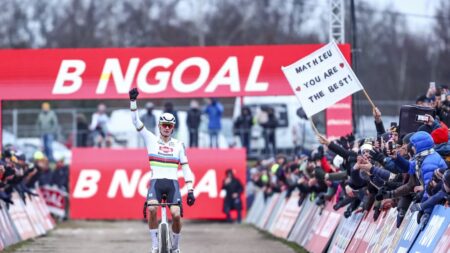 Cyclo-cross: Et de dix pour Van der Poel