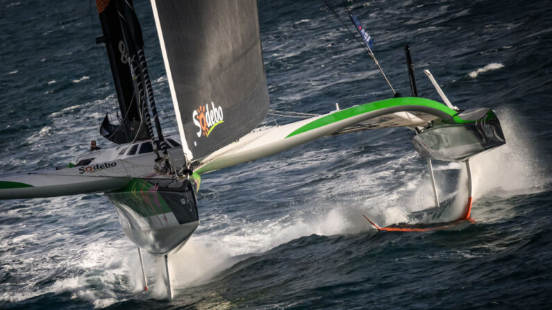 Le leader de l'Ultim Challenge, Charles Caudrelier, a été rejoint dimanche par l'expérimenté Thomas Coville à bord du Sodebo Ultim dans les éprouvantes mers du sud. (Photo  : LOIC VENANCE/AFP via Getty Images)