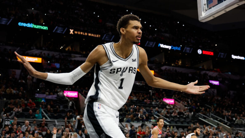 Victor Wembanyama n°1 de la draft de NBA en 2023 et star de San Antonio est nommé mardi pour participer au match des étoiles montantes "Rising Stars" lors du week-end du All Star Game à Indianapolis. (Photo : Ronald Cortes/Getty Images)