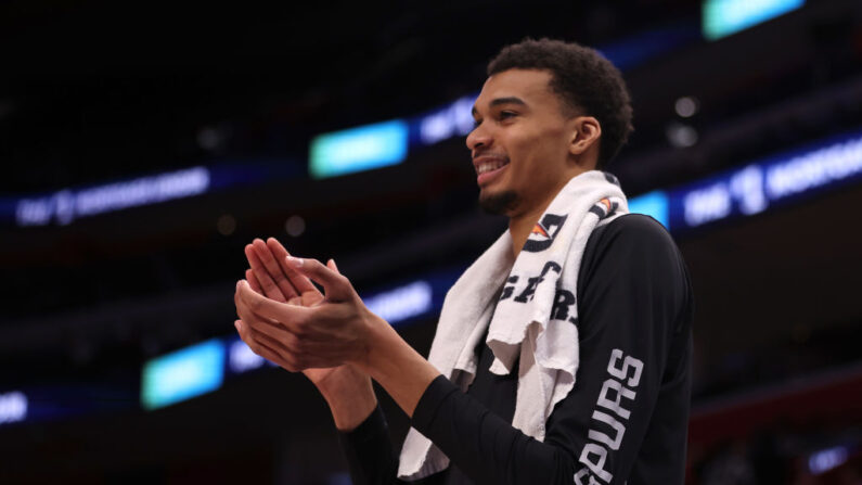 Six jours après avoir fêté ses 20 ans, Victor Wembanyama est devenu le 5e plus jeune joueur de l'histoire de la NBA à réussir un triple-double. (Photo : Gregory Shamus/Getty Images)