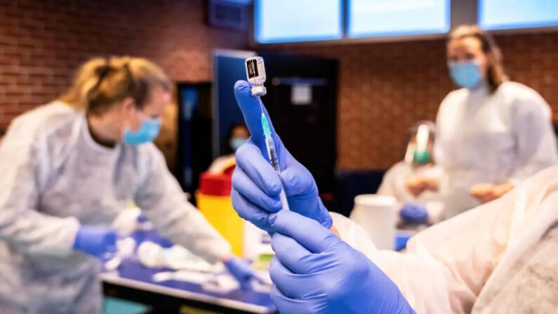 Un vaccin contre le COVID-19 en Norvège dans une image d’archive. (Ole Berg-Rusten/NTB/AFP via Getty Images)